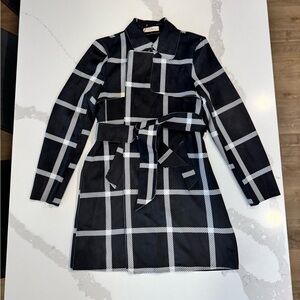 Solitaire Black and White Striped Detail Garment